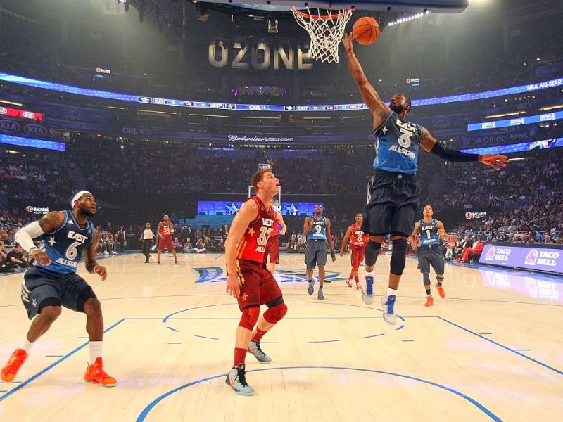 Dirk Nowitzki hat sich in der Oscar-Nacht mit einer Nebenrolle begnügt. Der deutsche Basketball-Superstar gewann mit der West-Auswahl das Allstar-Game der nordamerikanischen Profiliga NBA gegen den Osten 152:149, gehörte aber in seinem elften Allstar-Einsatz mit sieben Punkten, vier Rebounds und einem Assist zu den unauffälligen Spielern.