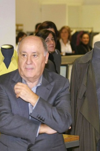 Rang fünf belegt der Spanier Amancio Ortega, Besitzer der Modekette Zara, mit einem Vermögen von 37,5 Milliarden Dollar.