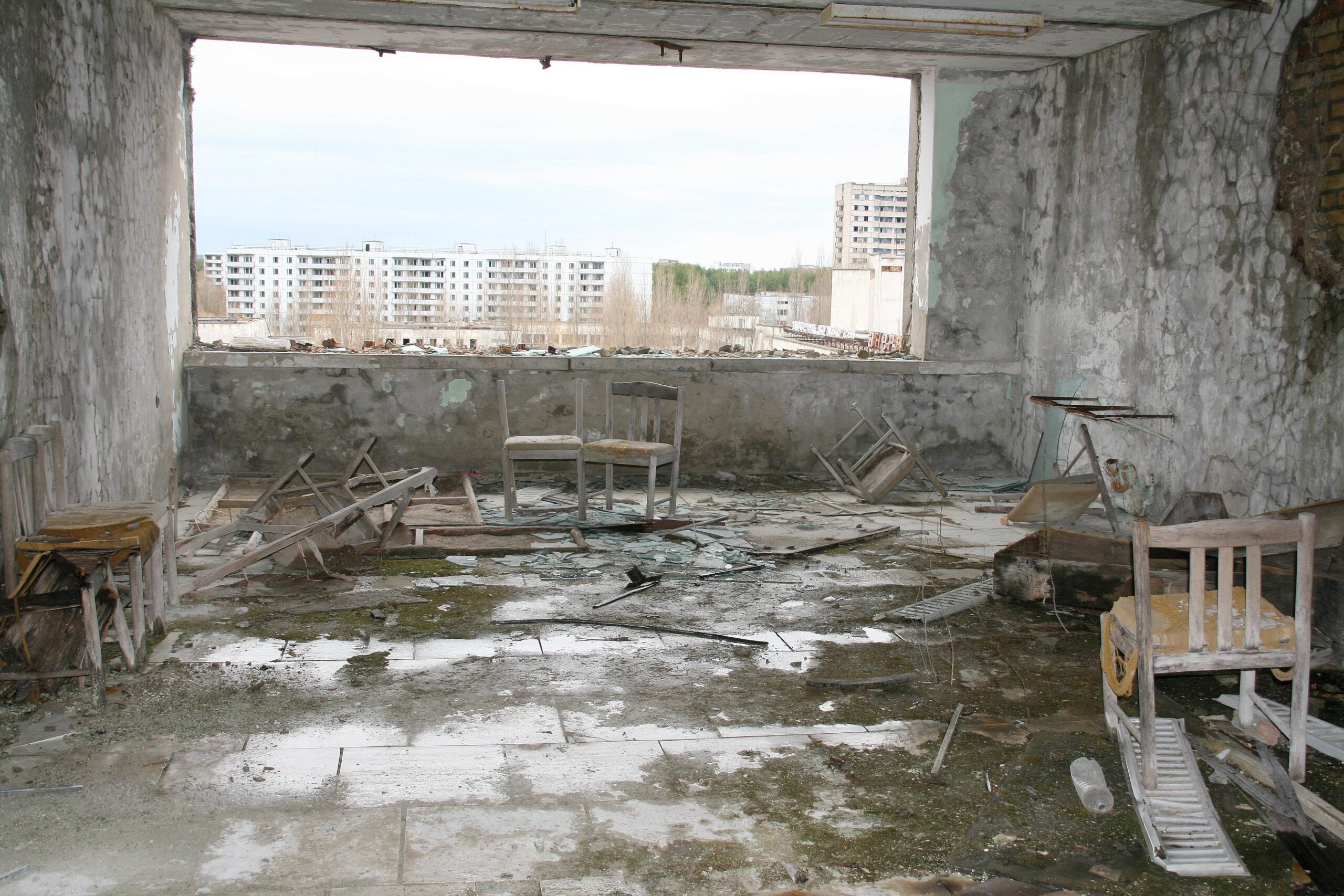 25 Jahre nach dem Unglück: Besuch in der Sperrzone von Tschernobyl.Die Geisterstadt Pripjat unmittelbar neben dem Unglücksreaktor.