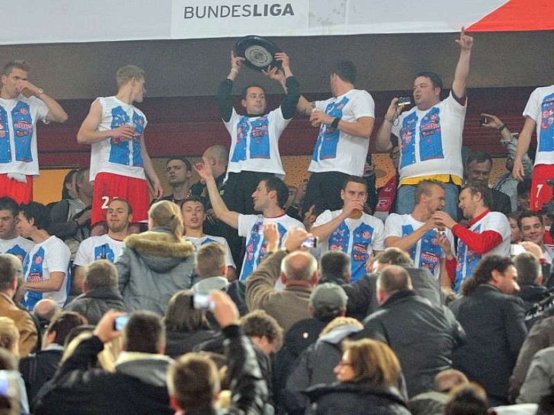 Fortuna Düsseldorf jubelt über den Aufstieg im Relegationsspiel gegen Hertha BSC.