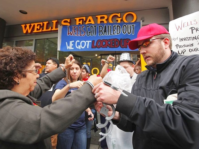 Die Wells Fargo Bank gewinnt um rund 40 Milliarden Dollar und klettert damit auf Platz 14.