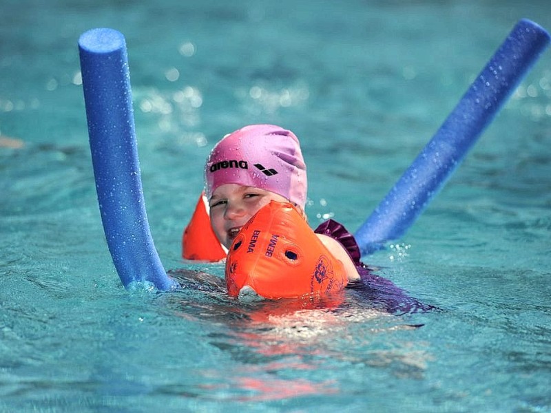 Am Freitag 25.04.2012 um 14:00 Uhr wurde das Freibad Pappelsee an der Bertastrasse in Kamp-Lintort eroeffnet.Foto: Markus Joosten / WAZ FotoPool