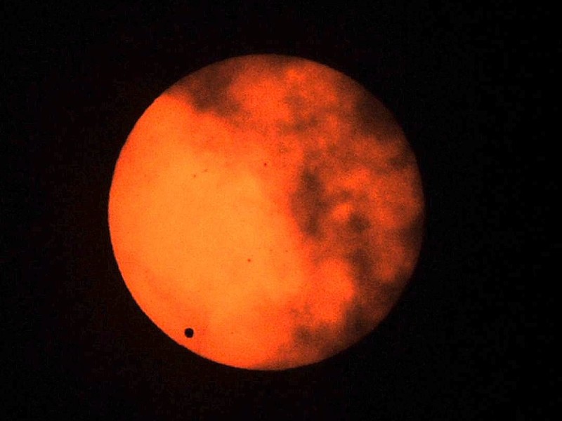 Der Venustransit in Manila.