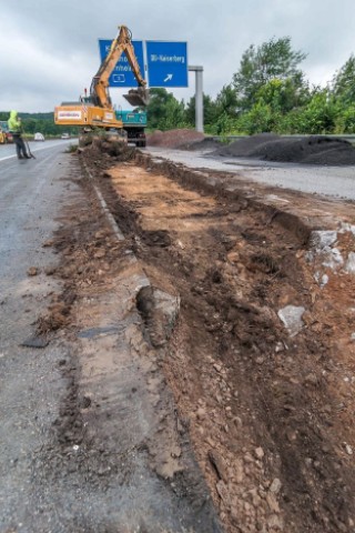 Die Baustellen-Planer sperren die A40 in Mülheim absichtlich während der Bauarbeiten in Essen. Sie wollen von dem geringeren Verkehrsaufkommen profitieren.Foto: Christoph Wojtyczka / WAZ FotoPool