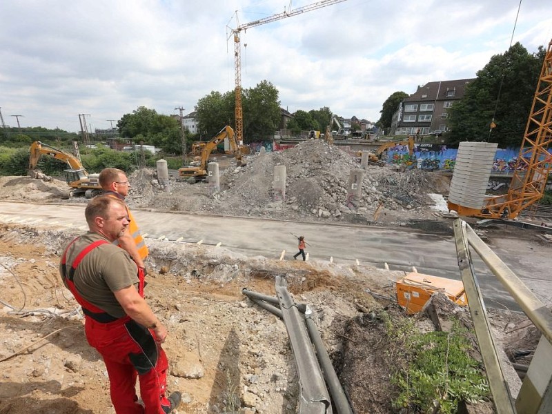 Das sieht noch nach Arbeit aus: Die Verantwortlichen aber sagen, die Bauarbeiten gingen zügig voran. Foto: Stefan Arend / WAZ Fotopool