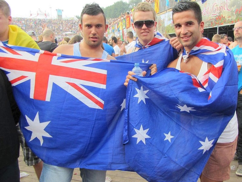 Beim dreitägigen Tomorrowland-Festival 2012 in Belgien feierten 180.000 Besucher aus 75 Ländern zur elektronischen Musik von 300 DJs und ließen sich von der mystischen Atmosphäre eines Märchenlandes verzaubern.