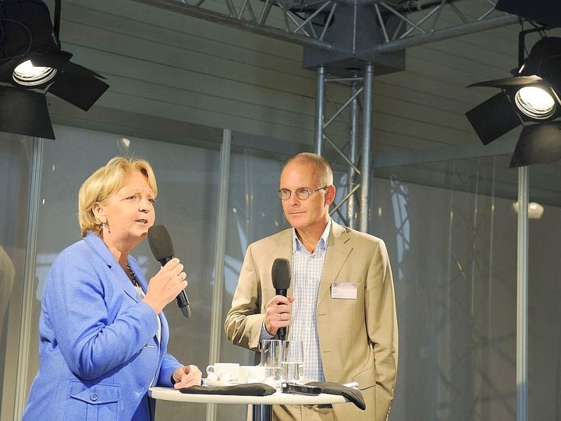 Chefredakteur Ulrich Reitz (rechts) moderierte einen Info-Talk und interviewte NRW-Ministerpräsidentin Hannelore Kraft (links).Foto: Matthias Graben / WAZ FotoPool