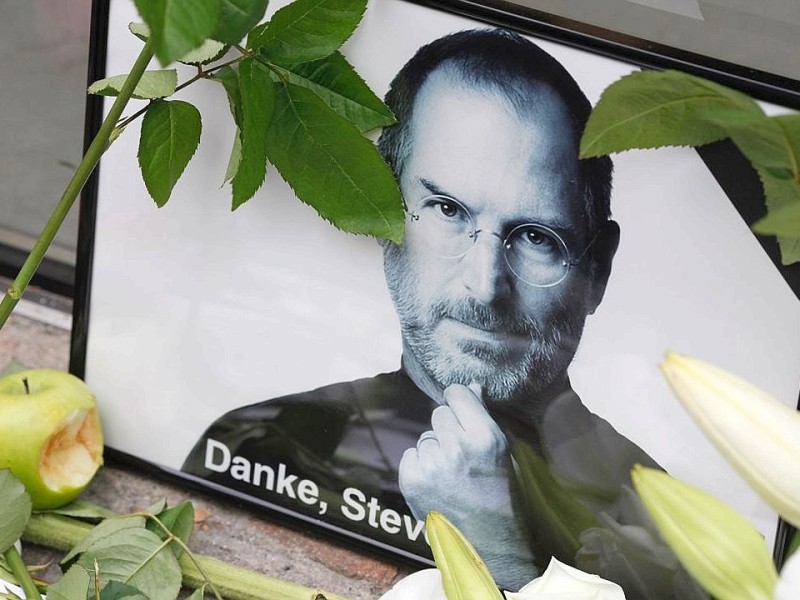 Weltweit wie hier in München trauerten Menschen um den Apple-Gründer, der im Oktober 2011 einer Krebserkrankung erlag.