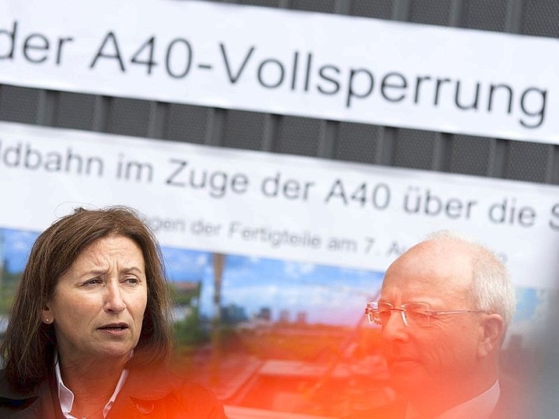 Am Freitag, 28.09.2012 sind die Bauarbeiten an der gesperrten Autobahn A40 in Essen - Zentrum so gut wie abgeschlossen. Am Wochenende wird die Strecke zwischen Essen-Zentrum und Essen-Ost wieder fuer den Verkehr freigegeben. im Bild: Projektleiterin Annegret Schaber.Foto: Bernd Lauter/WAZ FotoPool