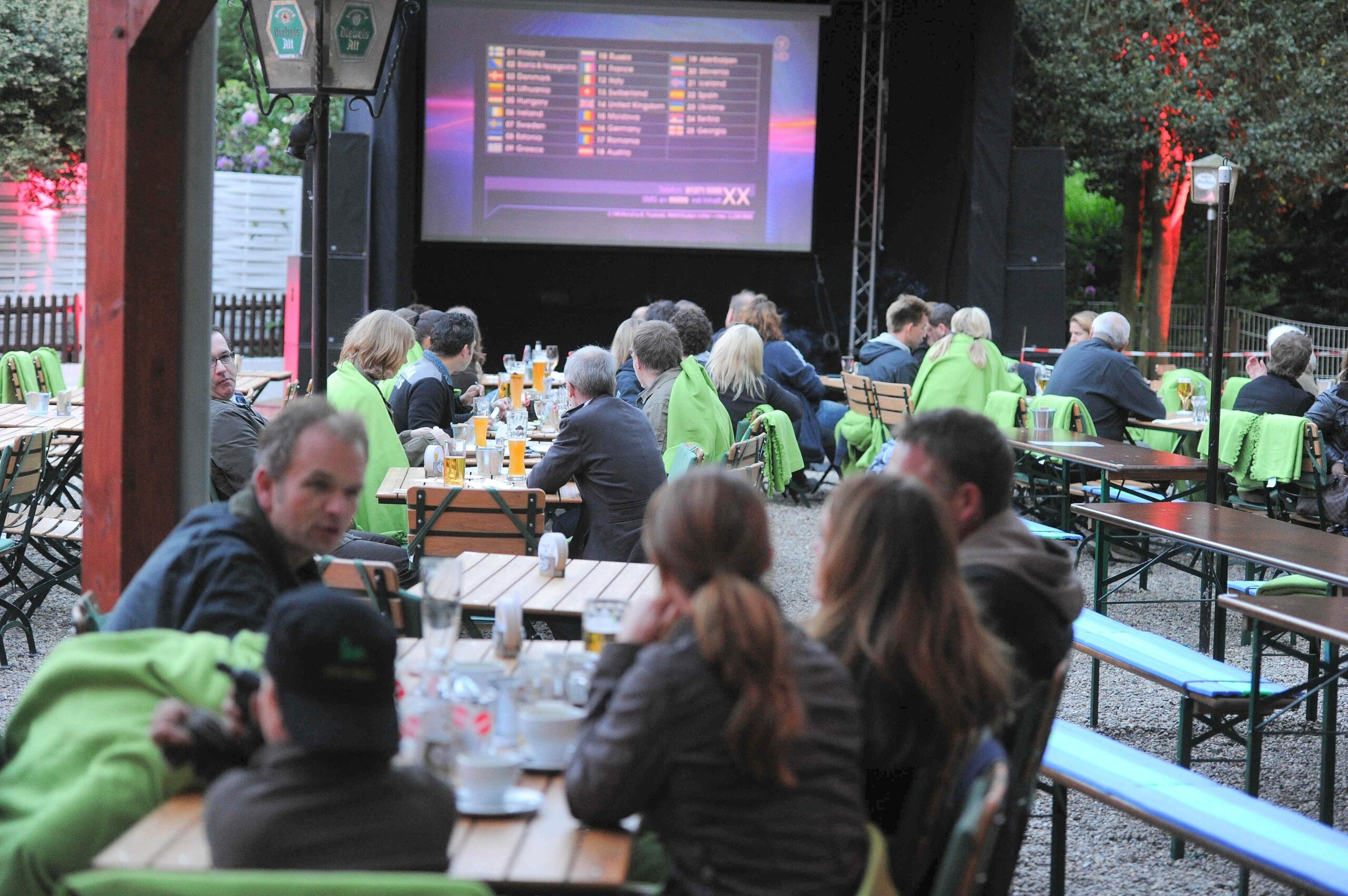 Am Samstag, 14.05.2011 gab es in der Gastwirtschaft Samanns Hof ein Public Viewing. Rudelgucken beim ESC Song Contest in Düsseldorf. Lena schaffte nur den zehnten Platz.Foto: Markus Joosten / WAZ FotoPool.