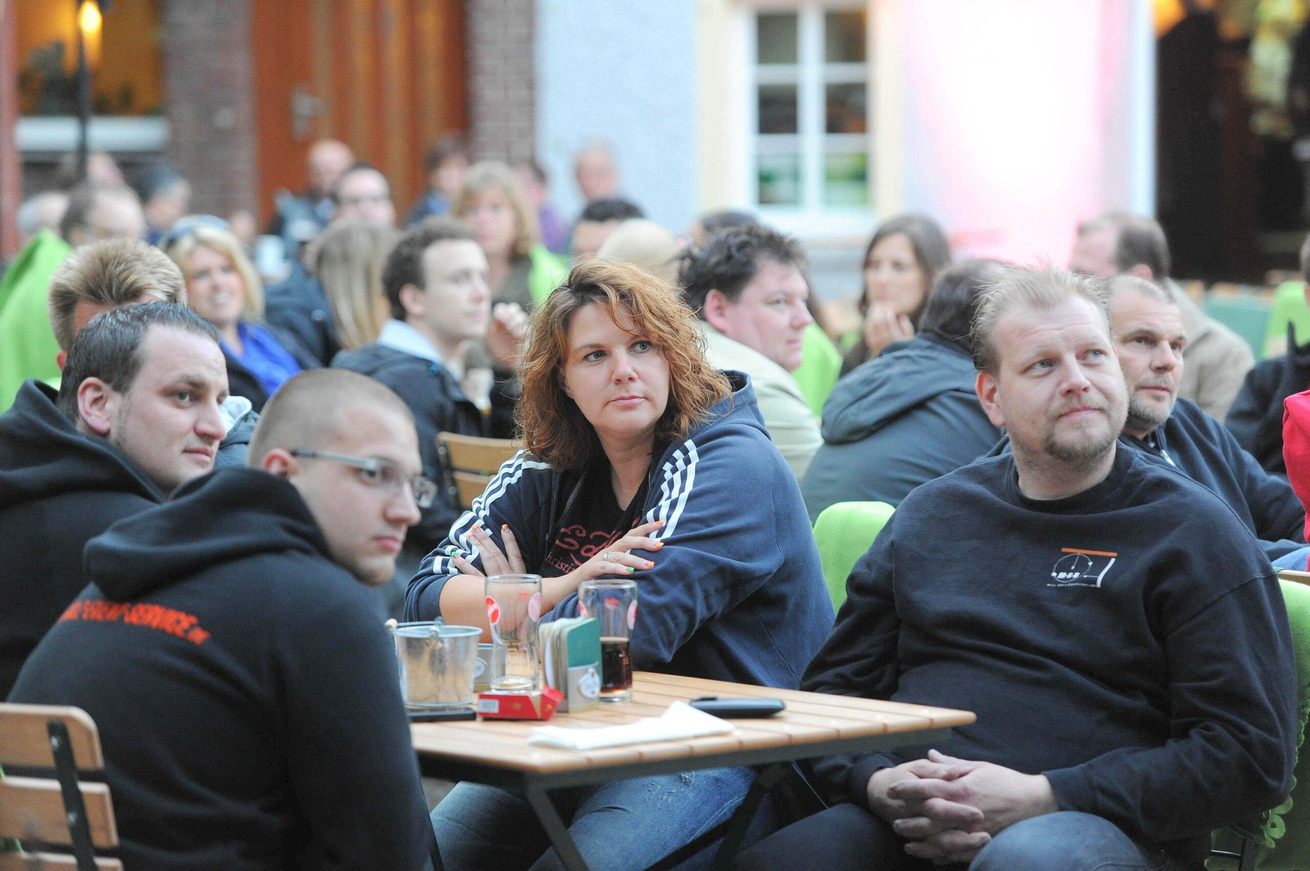 Am Samstag, 14.05.2011 gab es in der Gastwirtschaft Samanns Hof ein Public Viewing. Rudelgucken beim ESC Song Contest in Düsseldorf. Lena schaffte nur den zehnten Platz.Foto: Markus Joosten / WAZ FotoPool.