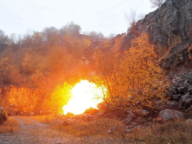 Alarm für Cobra 11 dreht in Balve im Steinbruch Beckum. Explosion, Stunt, Filmdreh Firma Action-Concept.Foto: Stefan Scherer