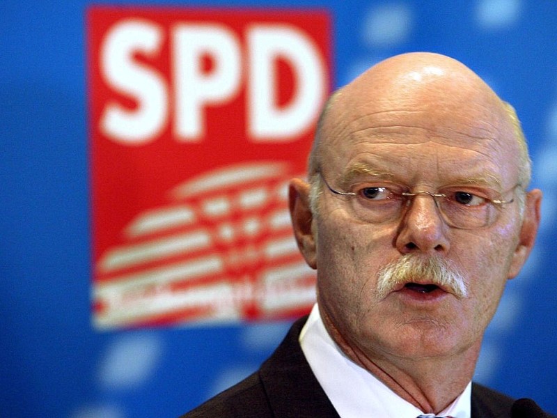 Im Alter von 69 Jahren ist der frühere SPD-Fraktionsvorsitzende und Bundesverteidigungsminister Peter Struck gestorben.
