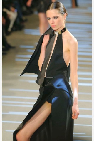 Die Modenschau von Alexandre Vauthier. In Paris präsentieren bekannte Designer die neuste Mode für das Frühjahr und den Sommer 2013.