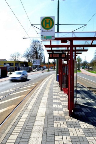 ... fährt die Bahn zur ihrem ersten Halt an der Kopernikusstraße. 