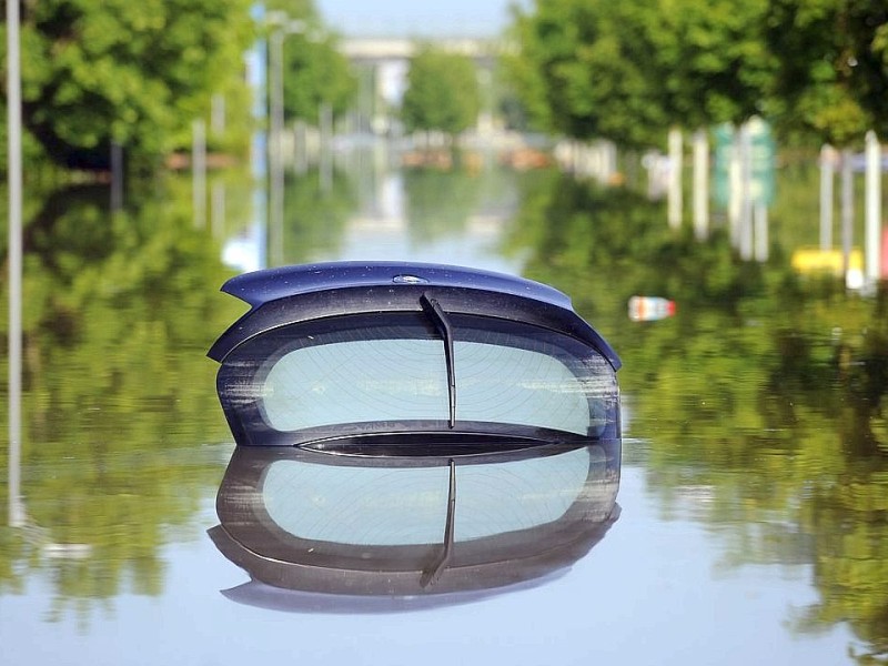 Das Hochwasser hält Deutschland weiter in Atem. Die vielen Helfer kommen an ihre körperlichen Grenzen, während die Flutwelle weiterhin durch Deutschland zieht.