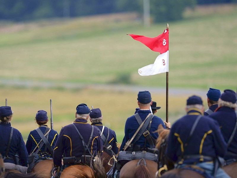 Amerikaner spielen zum 150. Jahrestag die entscheidende Schlacht des amerikanischen Bürgerkrieges in Gettysburg nach.