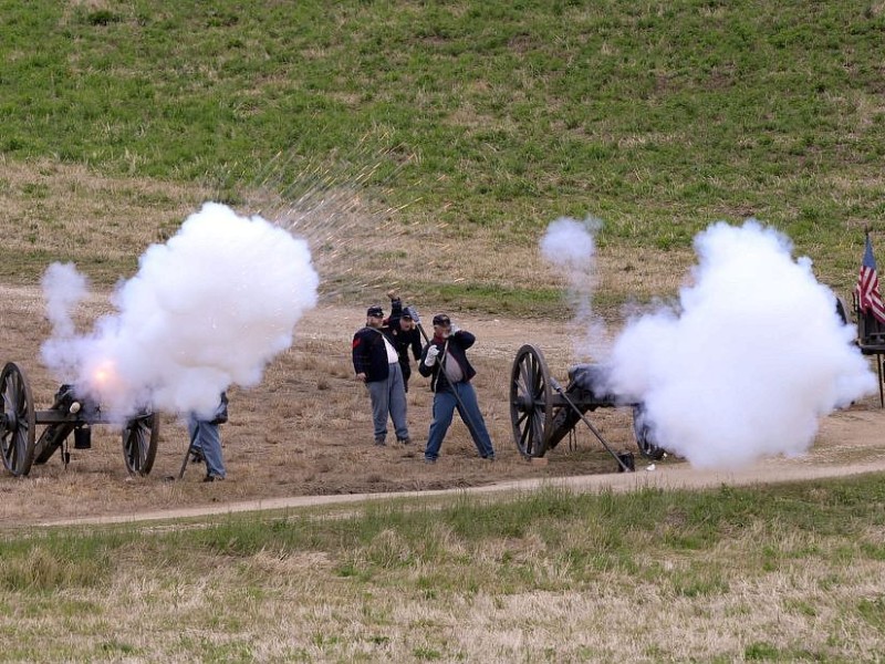 Amerikaner spielen zum 150. Jahrestag die entscheidende Schlacht des amerikanischen Bürgerkrieges in Gettysburg nach.