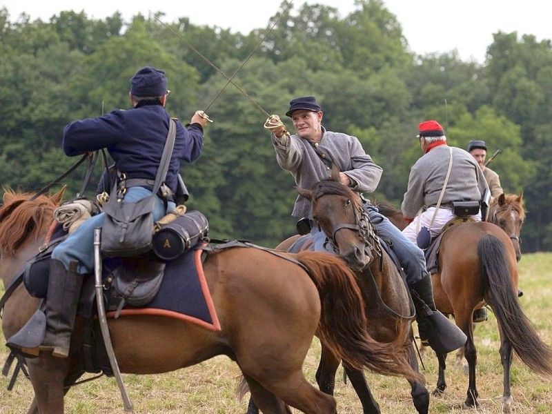 Amerikaner spielen zum 150. Jahrestag die entscheidende Schlacht des amerikanischen Bürgerkrieges in Gettysburg nach.