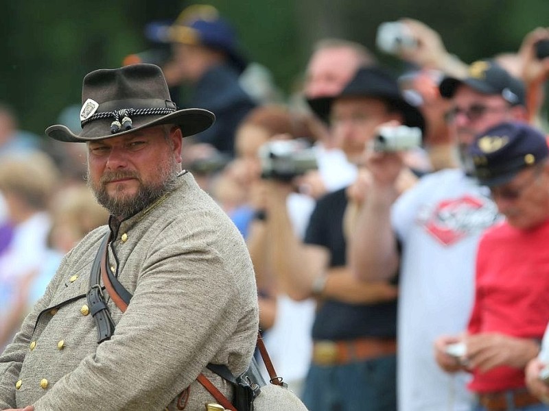 Amerikaner spielen zum 150. Jahrestag die entscheidende Schlacht des amerikanischen Bürgerkrieges in Gettysburg nach.