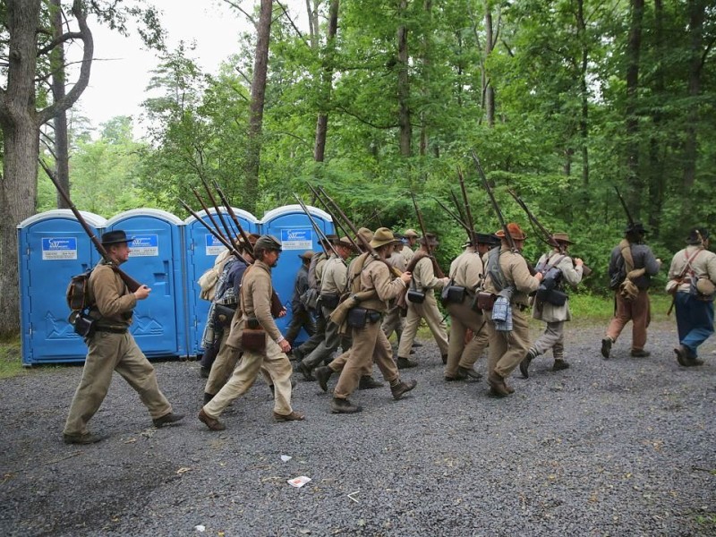 Amerikaner spielen zum 150. Jahrestag die entscheidende Schlacht des amerikanischen Bürgerkrieges in Gettysburg nach.