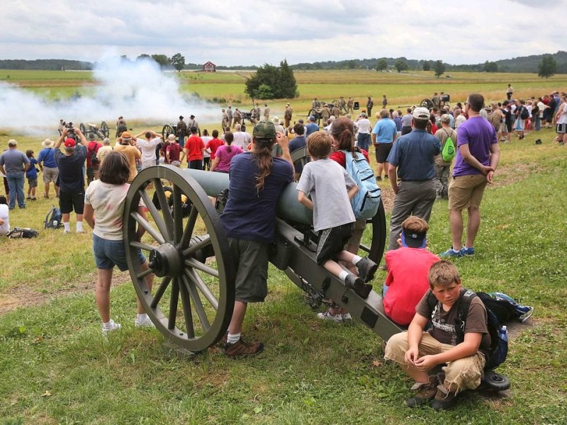 Amerikaner spielen zum 150. Jahrestag die entscheidende Schlacht des amerikanischen Bürgerkrieges in Gettysburg nach.