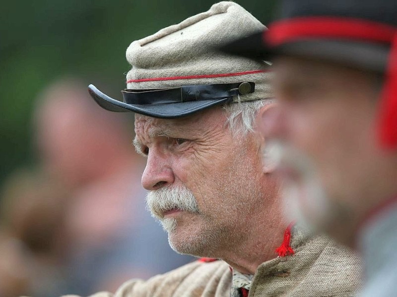 Amerikaner spielen zum 150. Jahrestag die entscheidende Schlacht des amerikanischen Bürgerkrieges in Gettysburg nach.