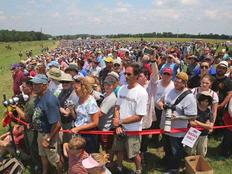 Amerikaner spielen zum 150. Jahrestag die entscheidende Schlacht des amerikanischen Bürgerkrieges in Gettysburg nach.