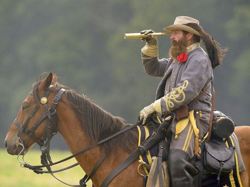 Amerikaner spielen zum 150. Jahrestag die entscheidende Schlacht des amerikanischen Bürgerkrieges in Gettysburg nach.