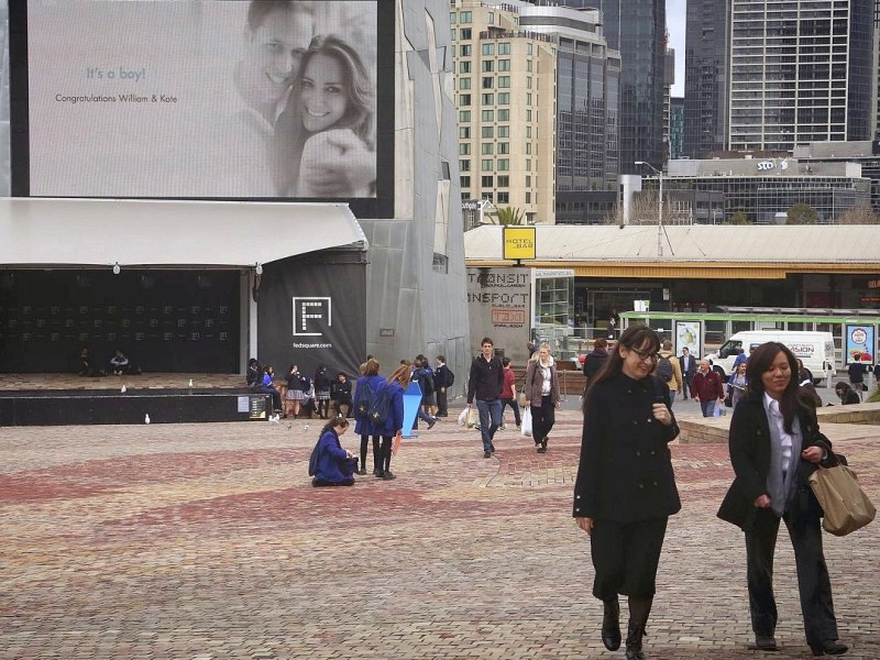 Auch Melbourne gratuliert den frischgebackenen Eltern.