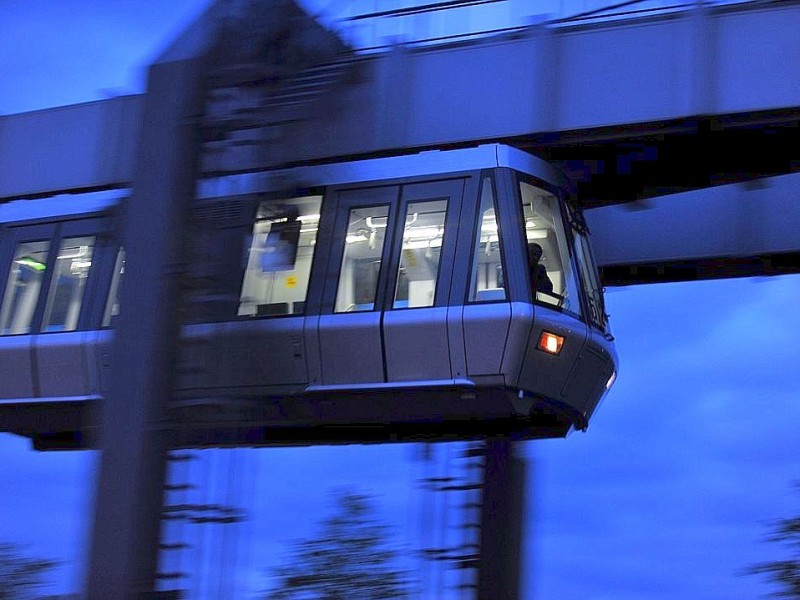 Seit der Eröffnung 2002 machte der SkyTrain allerdings immer wieder Probleme: Bereits kurz nach der Premiere fiel das System erstmals aus, immer wieder muss die Bahn - teilweise für Wochen - stillgelegt werden.