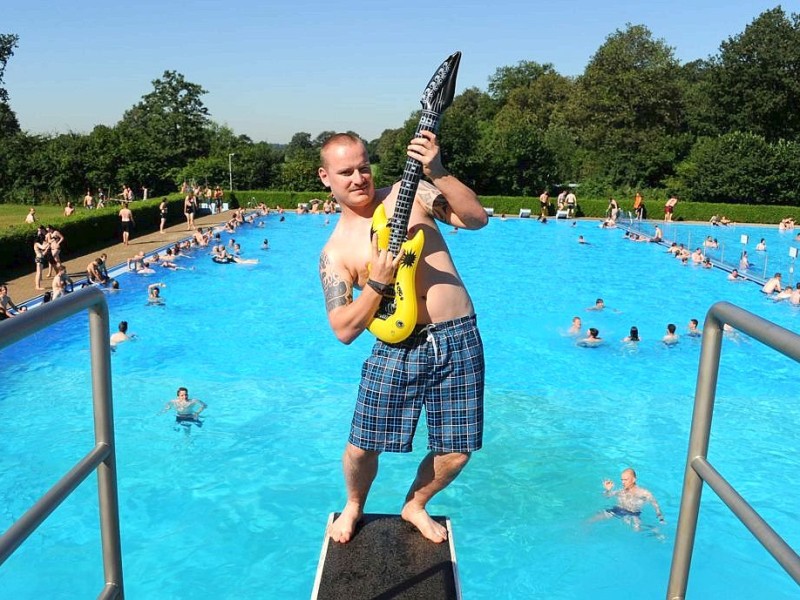 Staub, Morast und glühende Hitze: So schwitzen die Heavy-Metal-Fans beim Festival in Wacken.