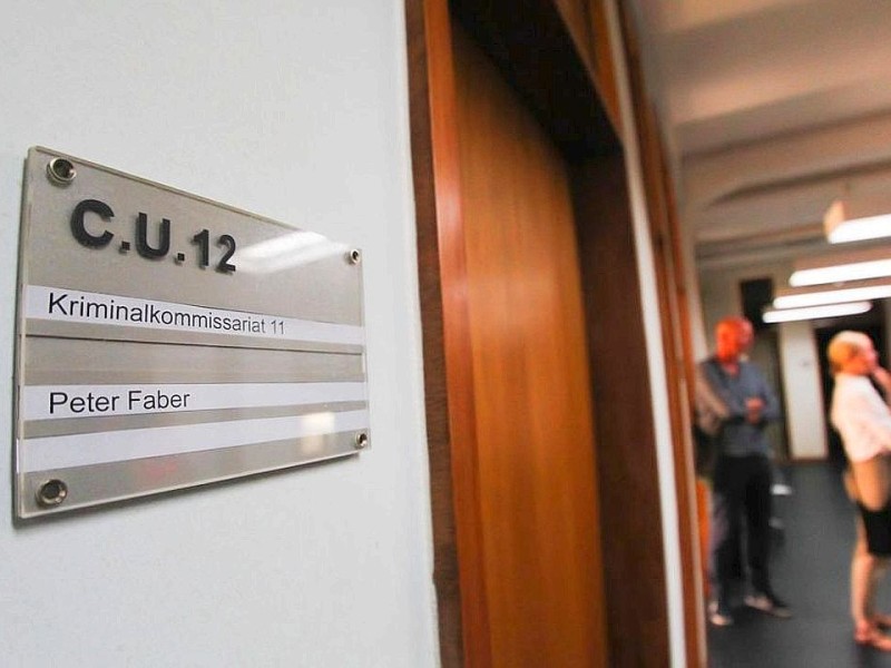 Die Tür zum Büro von Hauptkommissar Peter Faber.