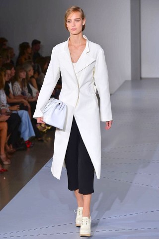 Schlicht und reduziert wie üblich: die Mode von Jil Sander.