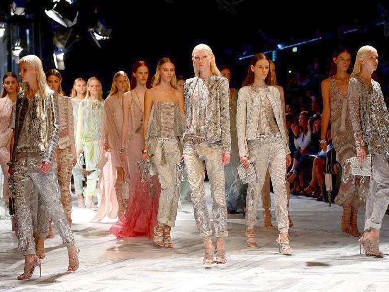 Luxusmode von Roberto Cavalli.