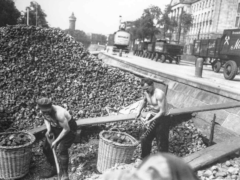 Auch Körbe und Fässer waren früher gute Transportmittel. Repro: Fabian Strauch / WAZ FotoPool