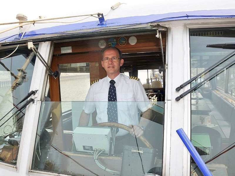 Vor fünf Jahren hat er die MS Rheinfels übernommen. Kapitän Walter Moser von der Ruhrorter Personenschifffahrt bietet Hafenrundfahrten mit der MS Rheinfels an Foto: Lars Fröhlich