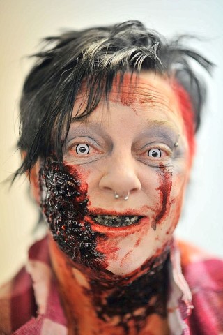 Der Zombiewalk zu Halloween in Essen.