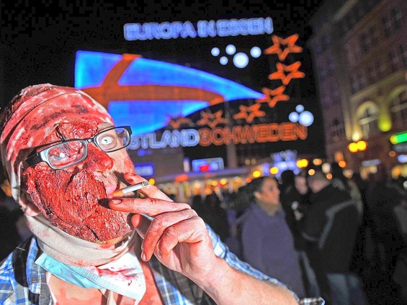 Der Zombiewalk zu Halloween in Essen.