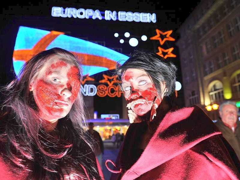 Der Zombiewalk zu Halloween in Essen.