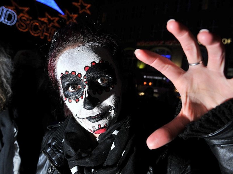 Der Zombiewalk zu Halloween in Essen.