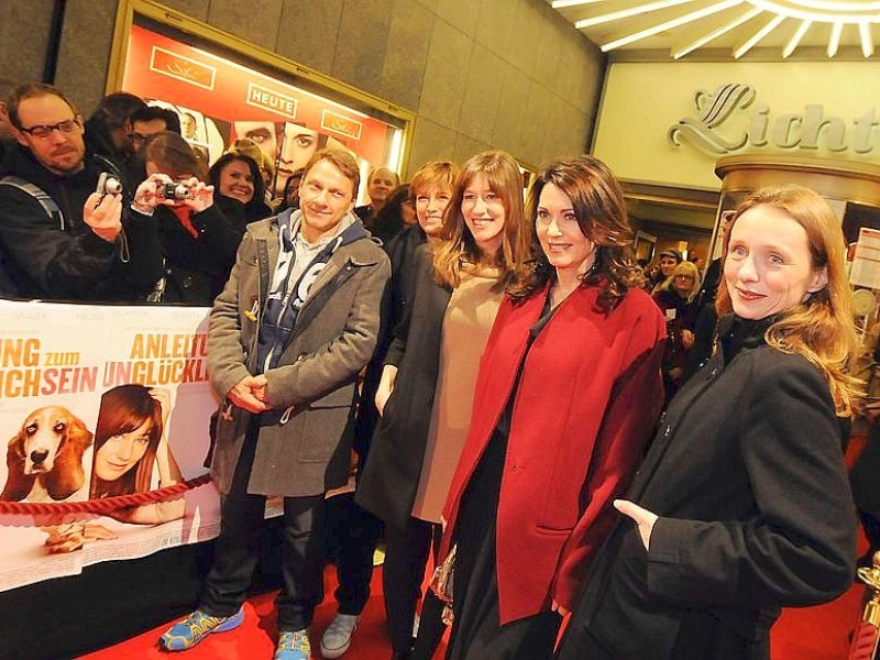 Der Film Anleitung zum Unglücklichsein feierte in der Lichtburg im November 2012 seine NRW-Premiere. Das Bild zeigt (von rechts): Iris Berben, Johanna Wokalek, Regisseurin Sherry Hormann, Richy Müller.