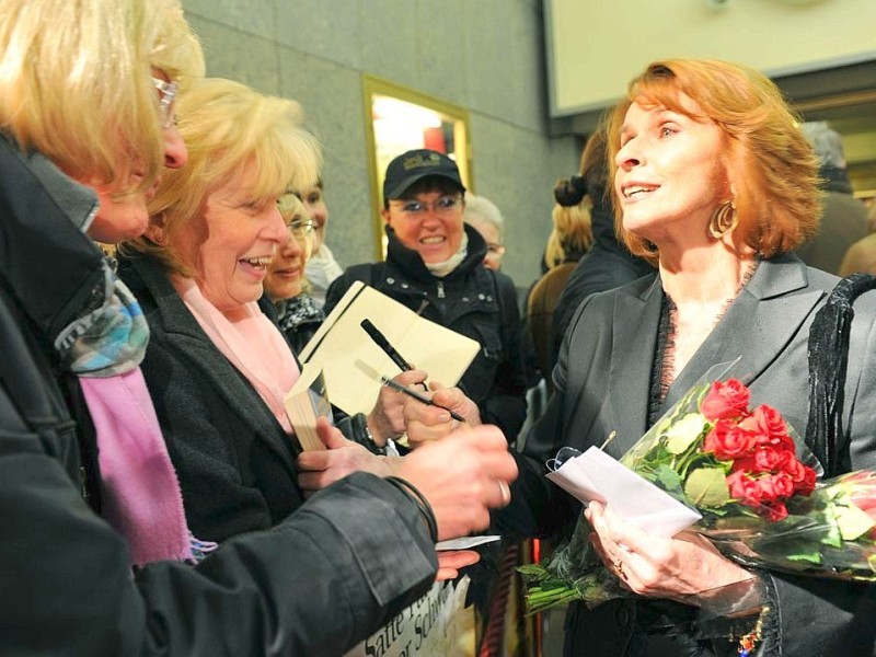 Der Film Satte Farben vor Schwarz mit Senta Berger und Bruno Ganz feierte im Januar 2011 in der Essener Lichtburg Premiere.