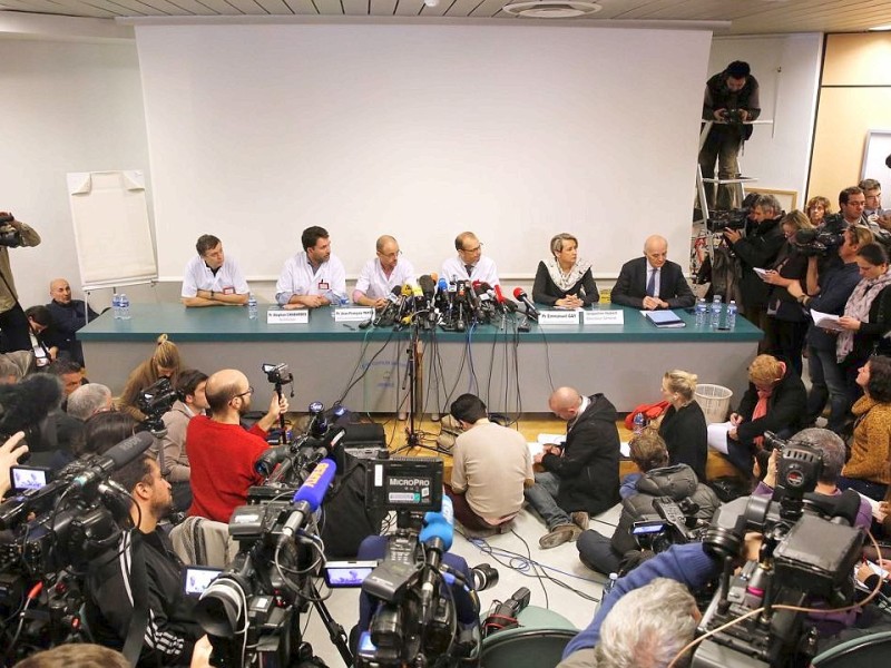 ... seine behandelnden Ärzte am Dienstag im französischen Grenoble mitteilten. Schumacher wurde demnach in der Nacht auf Dienstag ...