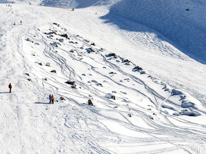 Anschließend sei Schumacher in den Tiefschneebereich zwischen zwei Pisten gefahren.