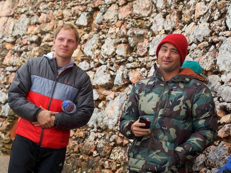 ... der deutsche Profi-Surfer Sebastian Steudner, sein französisch-brasilianischer Kollege Eric Rebiere und...