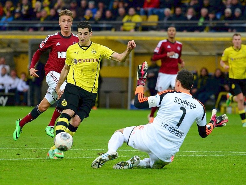 Borussia Dortmund ist auch in der Fußball-Bundesliga zurück auf Erfolgskurs. Eine Woche nach der ernüchternden Schlappe beim Hamburger SV (0:3) setzte sich die Mannschaft von Trainer Jürgen Klopp mit 3:0 (0:0) gegen den 1. FC Nürnberg durch. Wie schon beim famosen Champions-League-Auftritt vier Tage zuvor in St. Petersburg (4:2) präsentierte sich der BVB am Samstag von seiner besseren Seite und rückte auf Rang zwei vor. Vor 80 645 Zuschauern im ausverkauften Signal Iduna Park sorgten der nach dreiwöchiger Verletzungspause ins Team zurückgekehrte Mats Hummels (51. Minute), Robert Lewandowski (67.) und Henrich Mchitarjan (83.) für den verdienten Sieg.