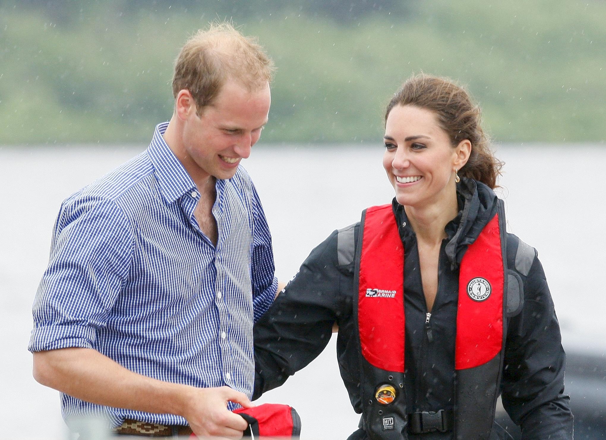 ...trägt die Niederlage mit Fassung. Sie zeigt sich als gute Verliererin und gratuliert William zum Sieg. Zuvor hatte der Prinz...