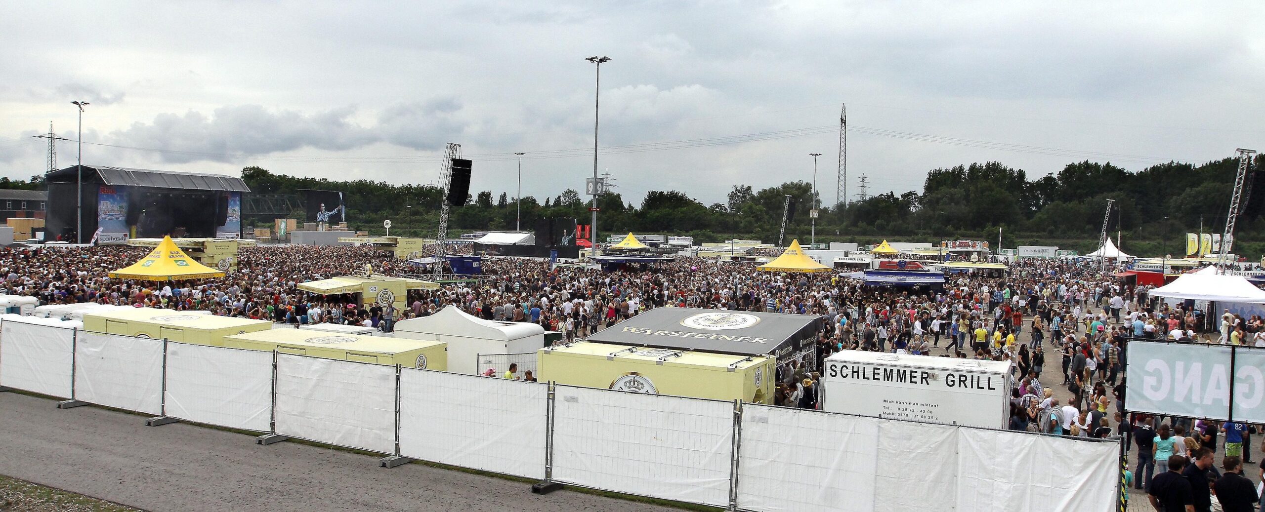 Fans bei Oberhausen Olé. Foto: Kerstin Bögeholz / WAZ FotoPool