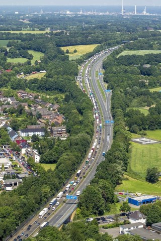 Aufräumarbeiten auf der A43 in Richtung Herne im Bereich der Ausfahrt Recklinghausen.